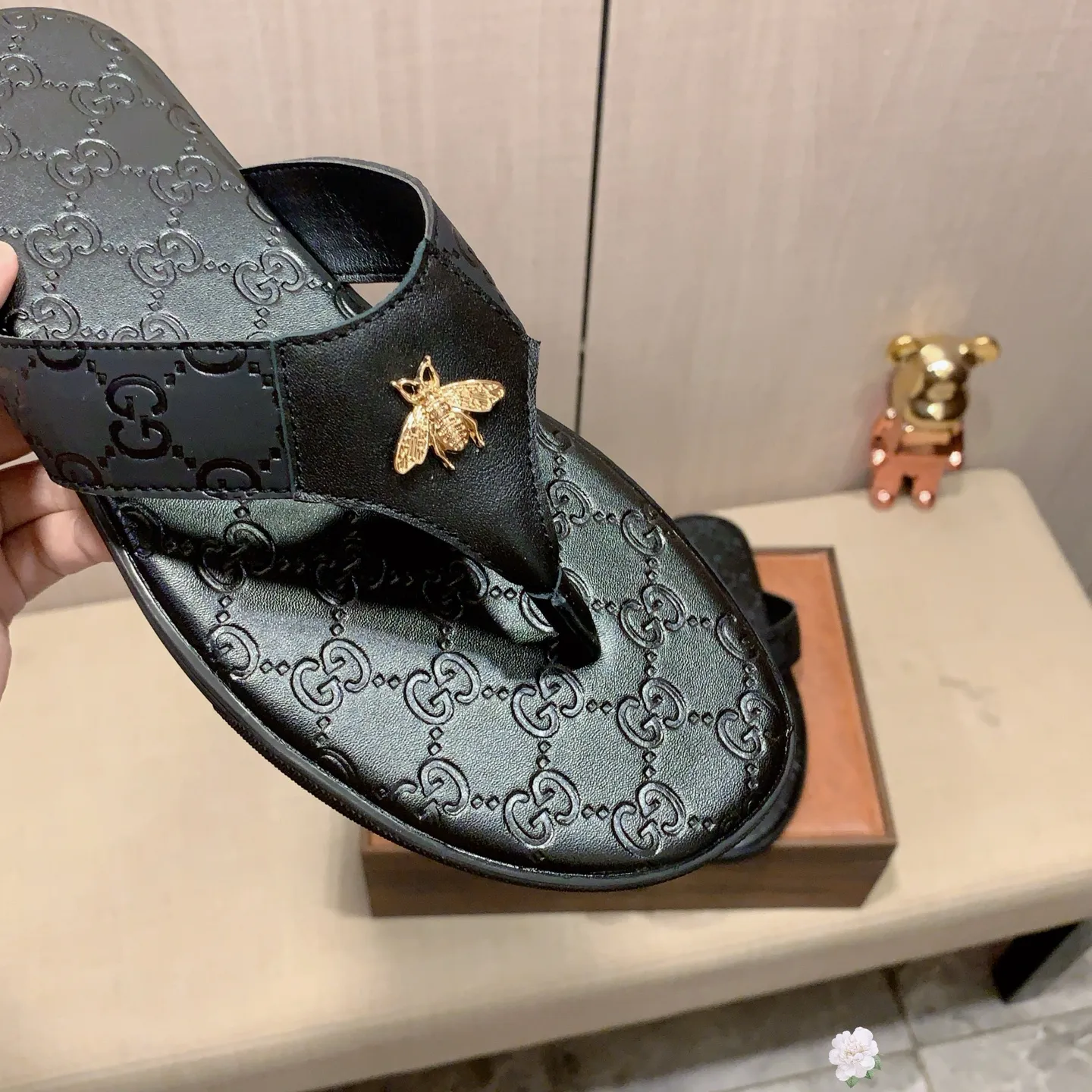 Slippers: New model: Factory price: 260💰💰🎩🎩🔥🔥《 Gucci* 》Series of slippers top purchasing agent🔍🔍Sold at the same time for men, original Italian imported webbing made of selected cowhide, exquisite workmanship,), sole: (super comfortable) original factory special sole, ⚠️exclusive double-layer movable molded sole super comfortable⚠️, real shot🎬the real thing is more beautiful🔍🔍266 regular code 38-44, can be ordered 45.